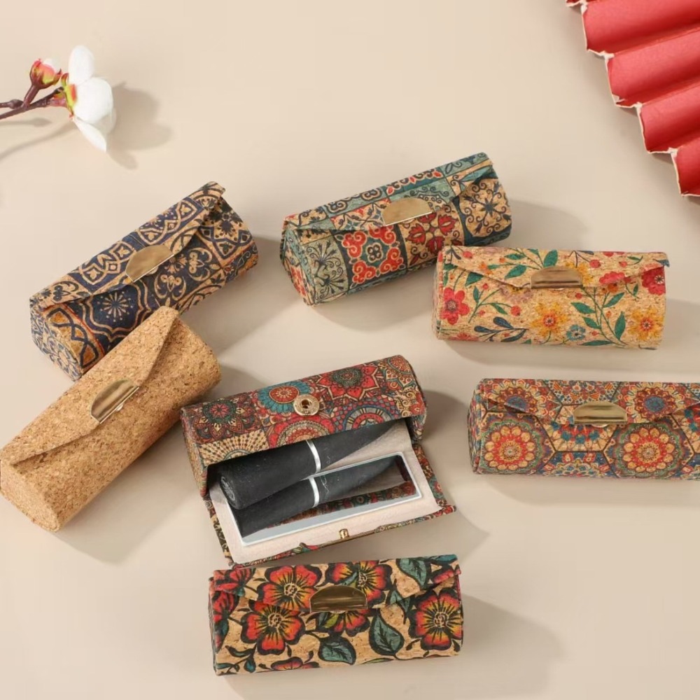 Lipstick Case With Mirror Lips - Body Jewelry Organizer 评论和价格